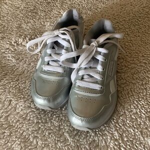Reebok girls size 12 matte silver white laceup trainers sneakers #11287 worn 1x